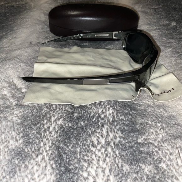 Louis Vuitton Black Sunglasses - Picture 4 of 9